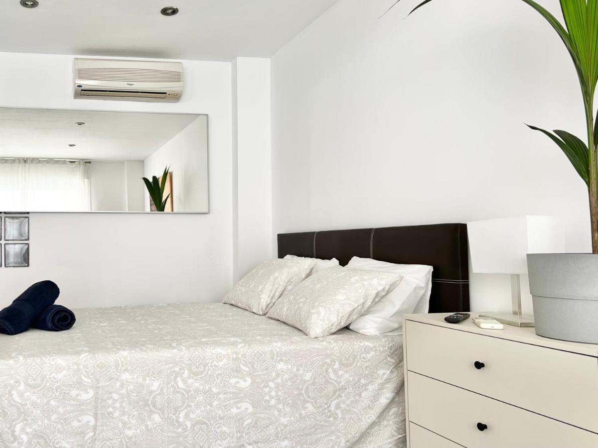 Apartamentos Varela 14 Малага Экстерьер фото